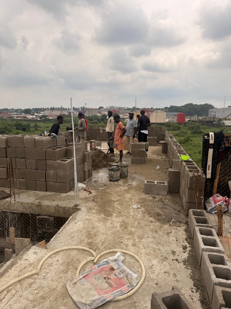 Upper-level blockwork and site progress